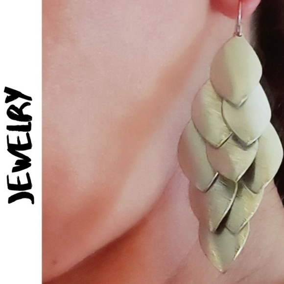 🔥 Cascading Leaf Petal Earrings - Picture 2 of 2